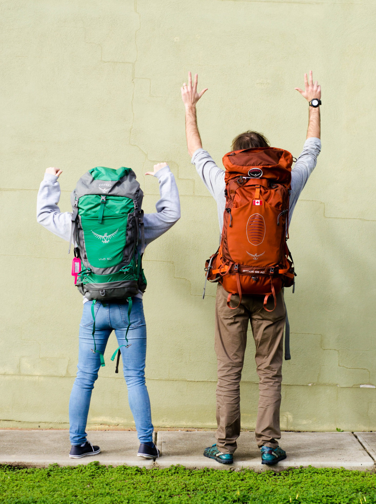 About YWAM, SEND, YWAM Evangelism. Youth with backpacks